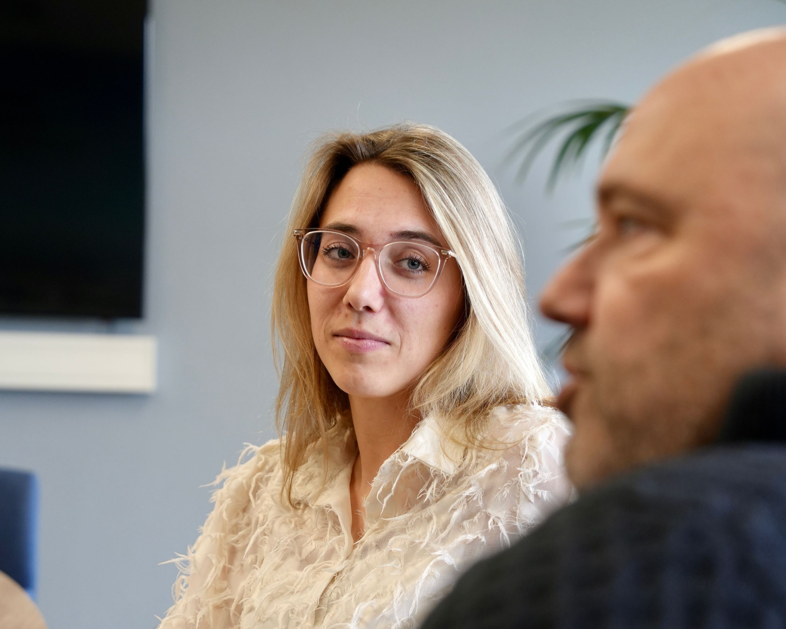 Claudia in gesprek met de klant
